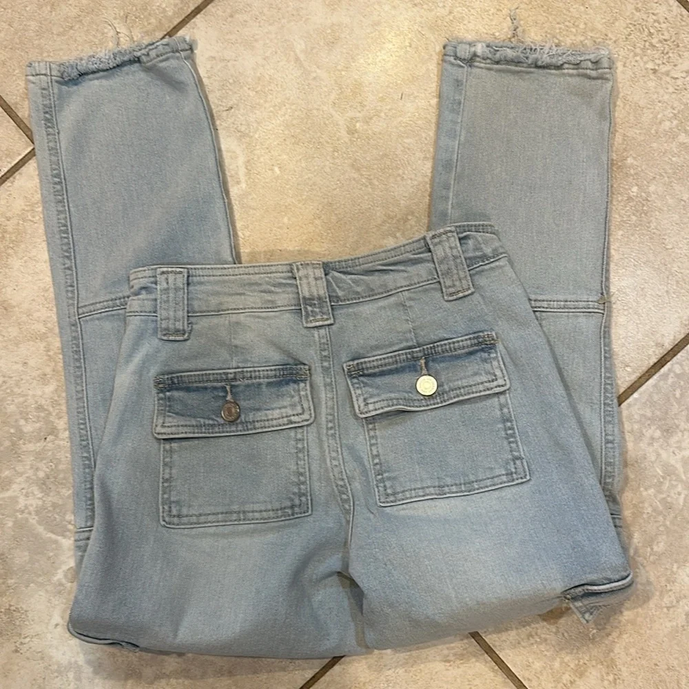 KanCan Light Wash Felicity High Rise Crop Cargo Straight Jeans 0 Frayed Hems - Picture 8 of 9
